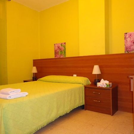 Hotel Pension Mode Lleida Phòng bức ảnh