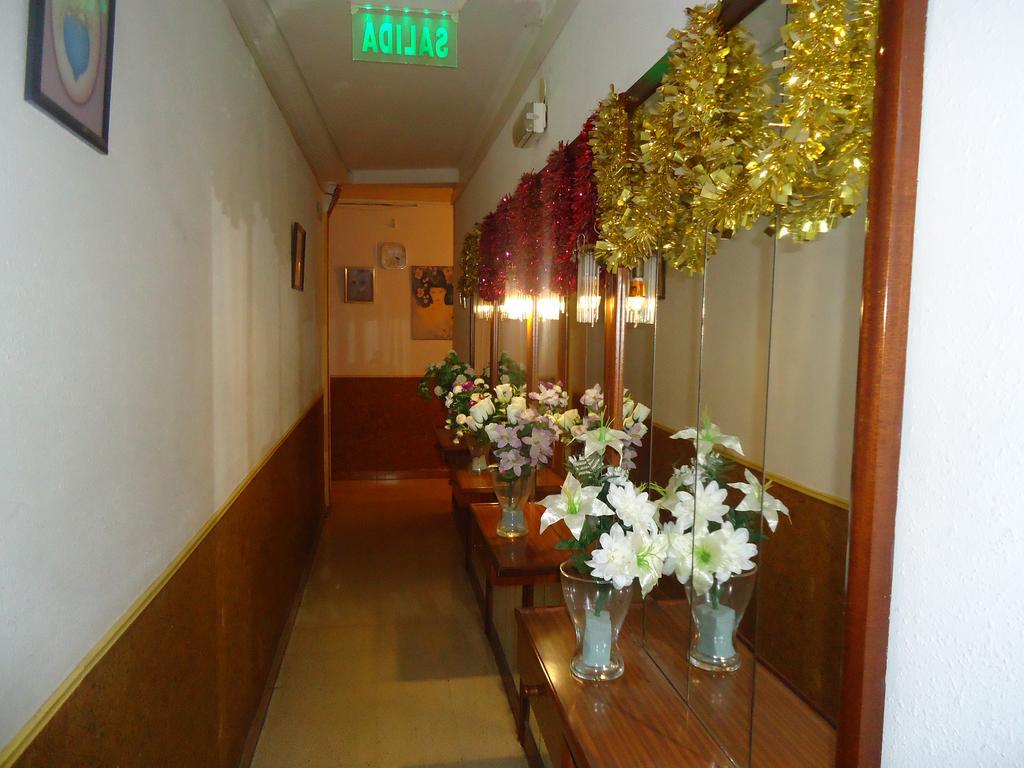 Hotel Pension Mode Lleida Ngoại thất bức ảnh