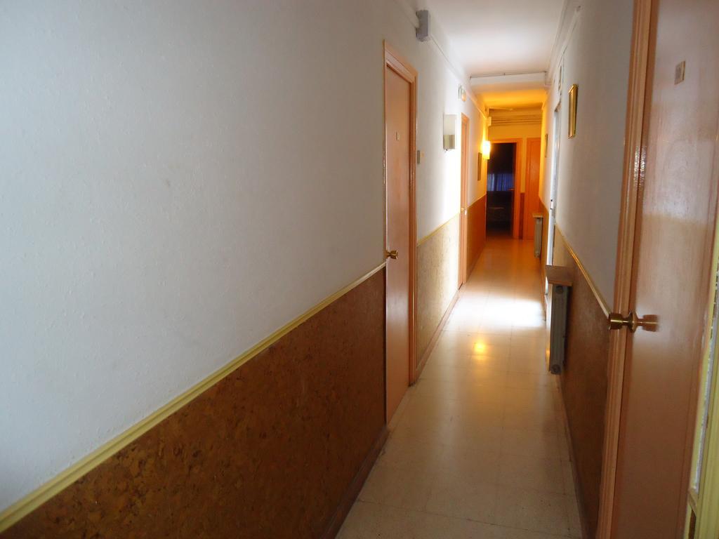 Hotel Pension Mode Lleida Ngoại thất bức ảnh