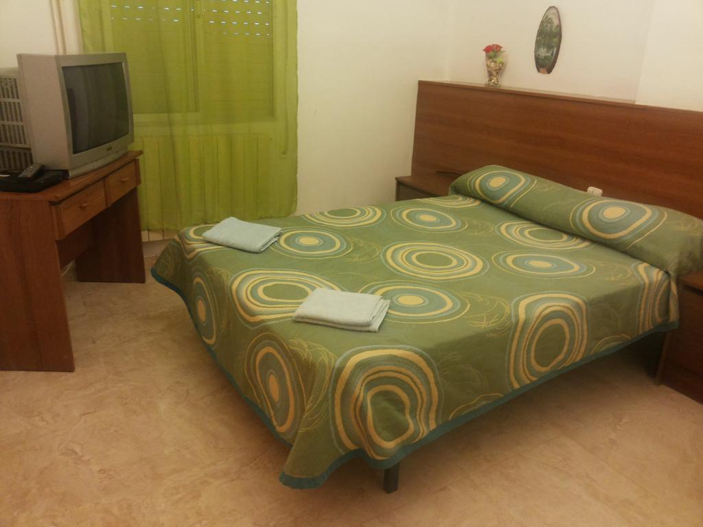 Hotel Pension Mode Lleida Ngoại thất bức ảnh
